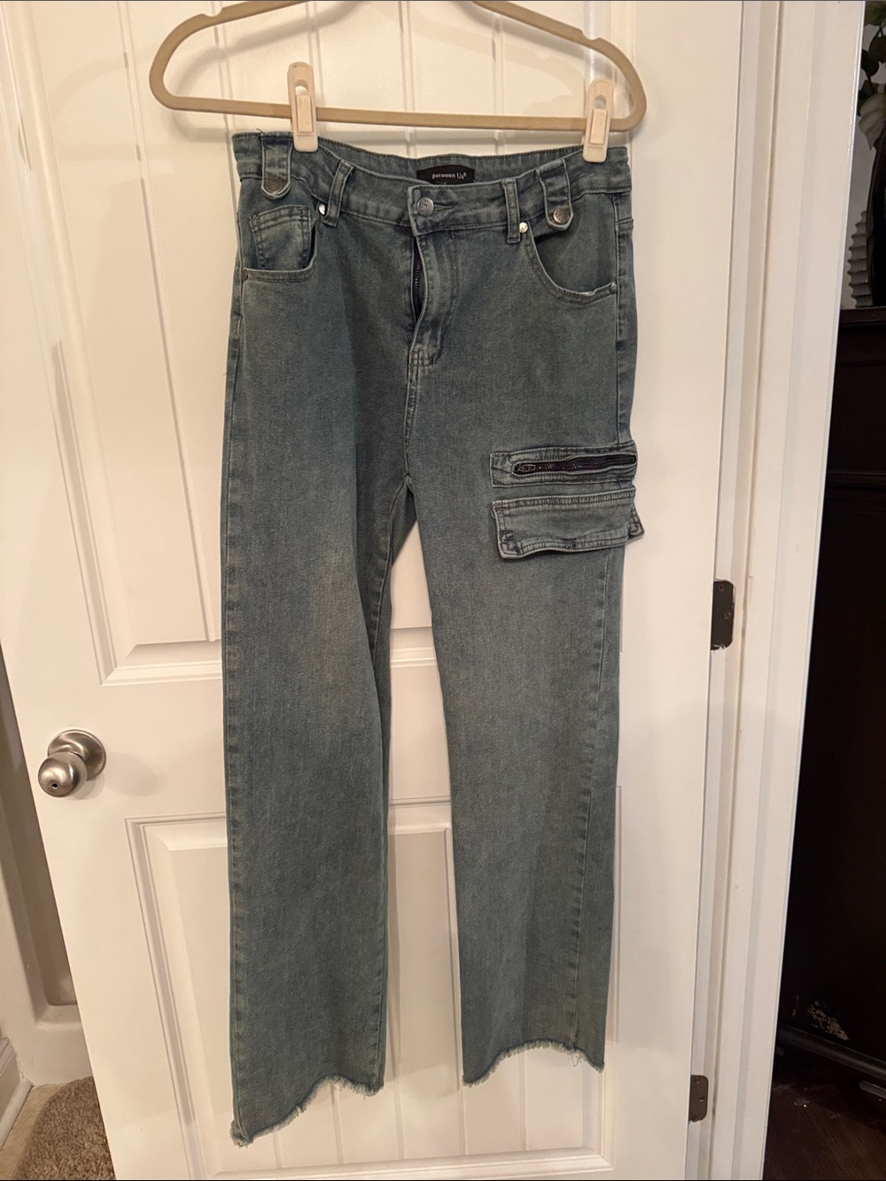 Cargo Pocket Women’s Jeans in Faded Blue